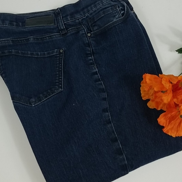 DKNY, SOHO ,0056, women's straight leg, Sz 8 - Picture 7 of 7